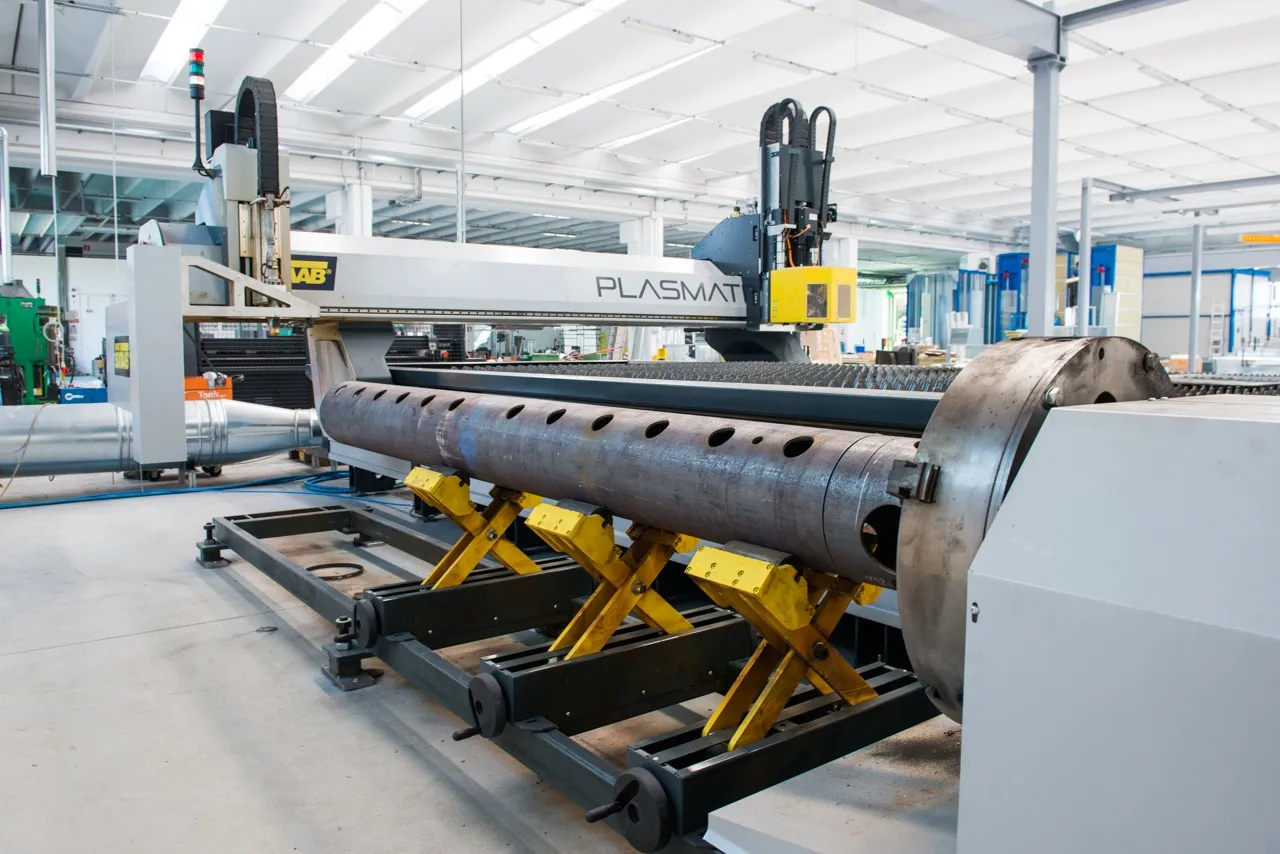 Soitaab industrial cutting machine in operation